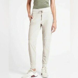 Athleta Headlands Hybrid Trek Mid Rise Jogger - Size 8 NWT